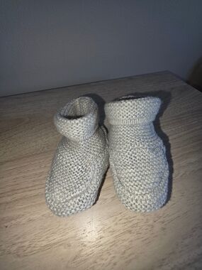 GAP Baby Knitted Booties in Light Gray